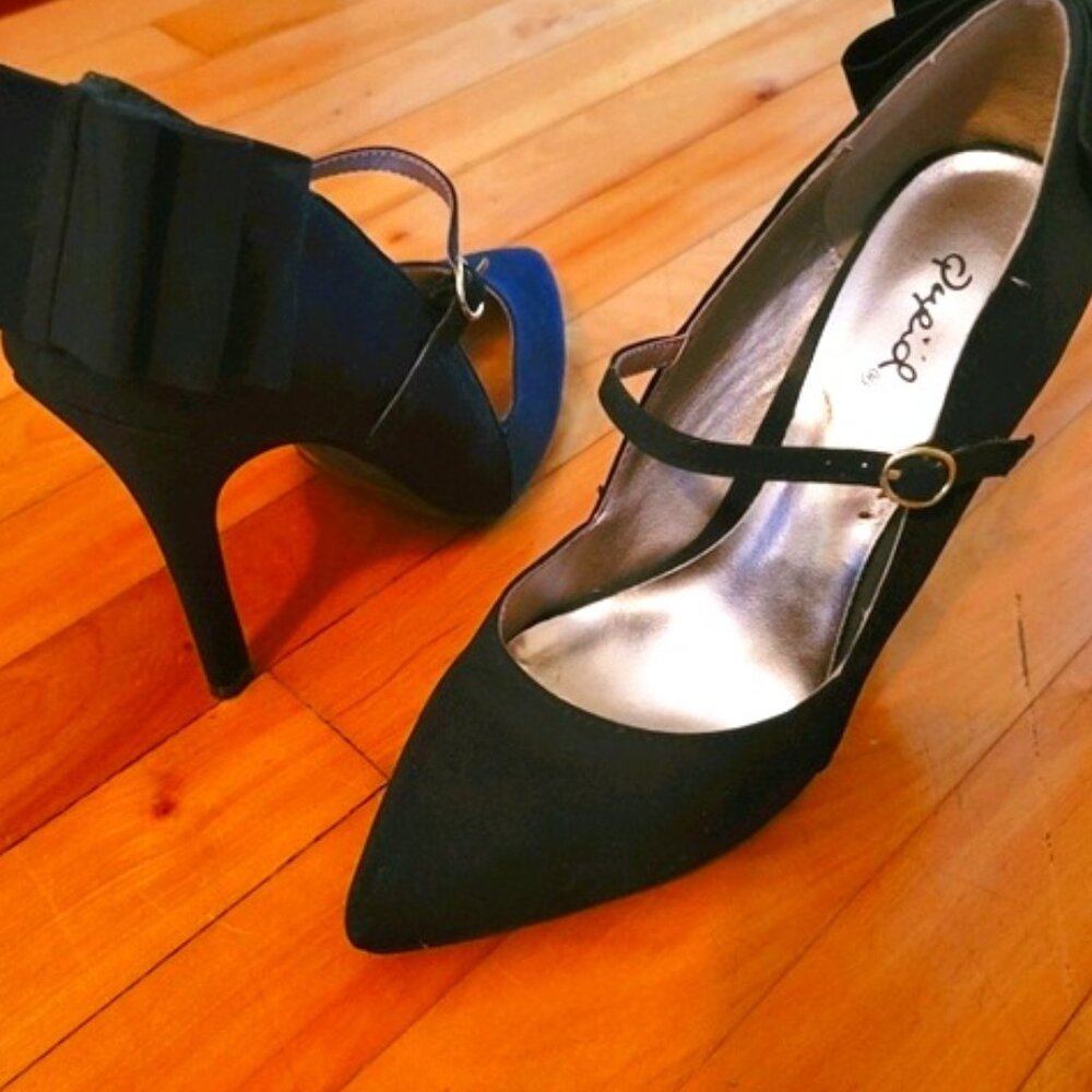 Black High Heels. Bow at the back.